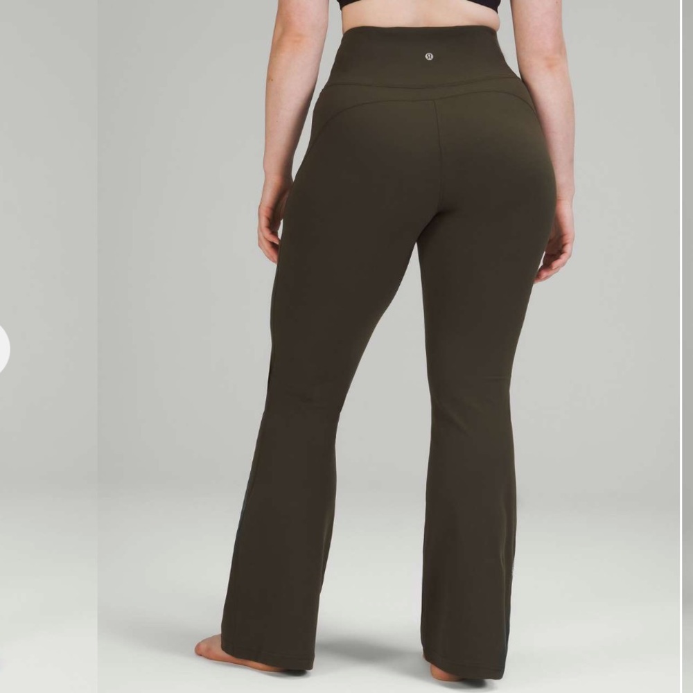 Lululemon Groove Super-High-Rise
Flared Pant Null